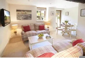 Cotswold Cottage in historic village of Stanton with views over open fields - Image 2