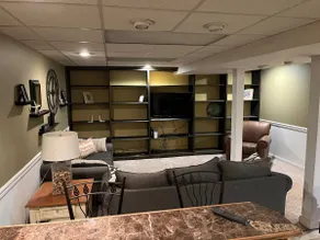 Spacious 2-BR apt. Free pkg. Private entrance - Image 2