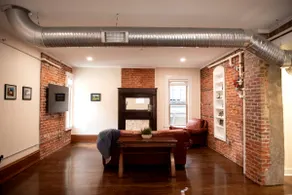 Uptown Athens loft in historic office building - Image 4