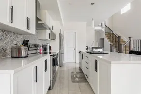 Spacious Family Home. Airport 8min Downtown 15 min - Image 4