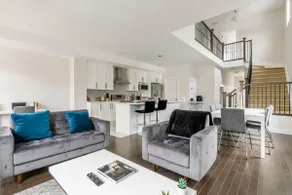 Spacious Family Home. Airport 8min Downtown 15 min - Image 2