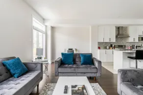 Spacious Family Home. Airport 8min Downtown 15 min - Image 3