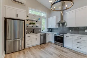 Cozy Two Bedroom Cabin with Hot Tub in Waters Edge - Image 2