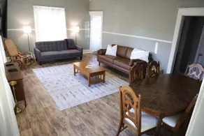 Cheerful 2 Bedroom Home In Trenton City - Image 2