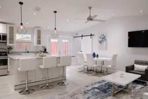 Bright Modern 3BD House close to Dwnt & Beaches - Image 2