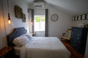 Dreamy 1BR Carriage Apt ~ Walk to Dining & Shops - Image 4