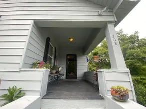 Newly Remodeled 4 bedroom - 5 min walk to downtown - Image 3