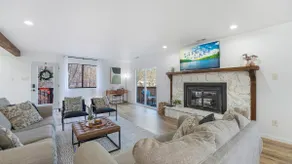 Lake front House w/ Private Dock - Image 4