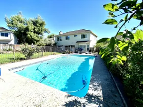 Cozy Stay - Big Pool & Yard - Image 3