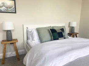 Spacious 2BD Flat with Stunning Views Folkestone - Image 2