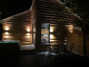 Beautiful Log Cabin - Image 4