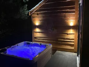 Beautiful Log Cabin - Image 2