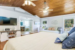 Romantic getaway w/ Jacuzzi tub! - Image 4
