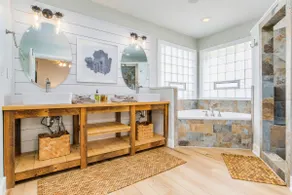 Romantic getaway w/ Jacuzzi tub! - Image 5
