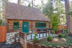 The Hideout - Cozy Pet-friendly Cottage in Town - Image 2