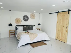 Spoil yourself! Private, squeaky-clean, KING bed. - Image 4