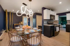 Trendy 4 BR 15 Min from DT w PingPong+ HOT-Tub - Image 4