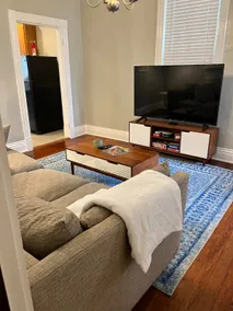 Centrally located, very walkable to bars and restaurants. 7 minutes to Downtown! - Image 2
