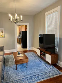 Centrally located, very walkable to bars and restaurants. 7 minutes to Downtown! - Image 4
