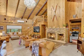 Upscale, cozy cabin designed for families - Image 4