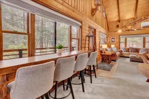 Upscale, cozy cabin designed for families - Image 3