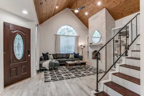 Laid-back Lakewood 4-Bed - Image 5