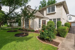 Laid-back Lakewood 4-Bed - Image 3
