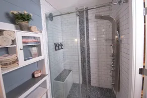 Lovely guest house with gourmet kitchen & King bed - Image 5
