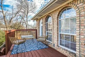 Spacious Split-Level 5-bed - Image 3