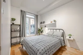 Au Courant cozy flat w/ terrace - Image 5
