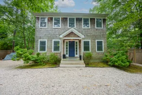 Beautiful E. Hampton Home w/ Brand New heated pool - Image 3