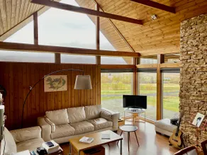 Cottage with beautiful view of Akureyri Bay - Image 4