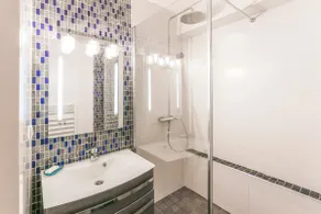 Central apartment, harbor view, pool - Image 4