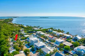 Islamorada bungalow 2 bed & pool - Image 3