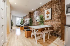 Huge 2 FLOOR Apartment- Free Parking w/ Terrace - Image 3