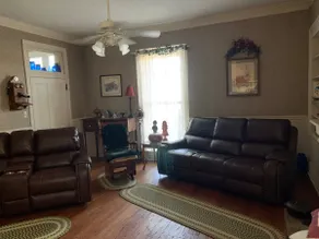 1800 farmhouse sitting in beautiful farmland. - Image 5