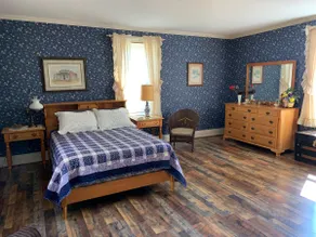 1800 farmhouse sitting in beautiful farmland. - Image 3