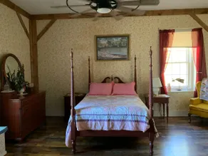 1800 farmhouse sitting in beautiful farmland. - Image 4