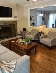 Charming 3 bedroom home with patio and fireplace - Image 3