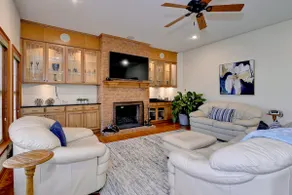 Wonderful 4 bedroom home in up-scale neighborhood! - Image 2