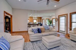 Wonderful 4 bedroom home in up-scale neighborhood! - Image 4