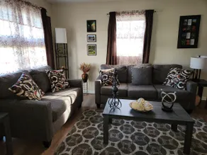 Cozy 2Br 1Ba Near YSU & Downtown Youngstown - Image 2