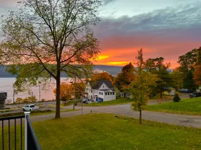 Riley Red Inn~ Seneca Lake - Image 4