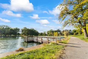 Quiet, Comfortable, Centrally Located in STL! - Image 4