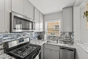 Quiet, Comfortable, Centrally Located in STL! - Image 3