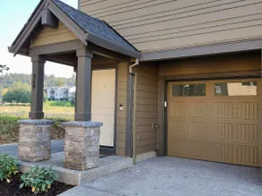 New! Stylish Townhouse Near Edgefield! - Image 3