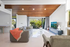 Kali - Lush poolside living close to Flynn’s beach - Image 4