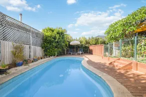 Kali - Lush poolside living close to Flynn’s beach - Image 2