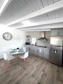 Beautiful 2 BD/1 BR Apartment CR - Image 2