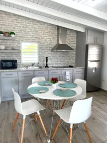 Beautiful 2 BD/1 BR Apartment CR - Image 3